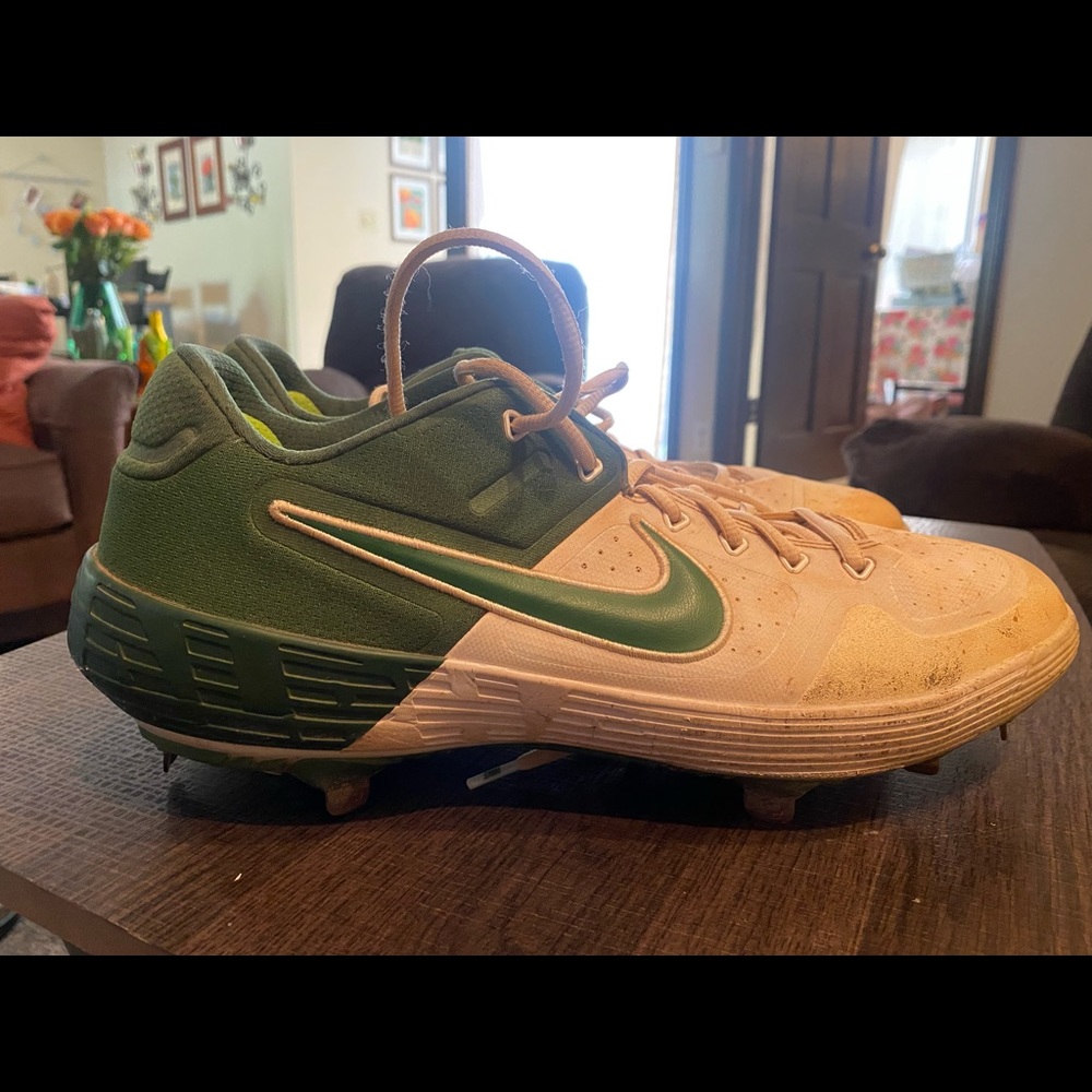 NIKE MENS HURACHE BASEBALL CLEATS SIZE 13